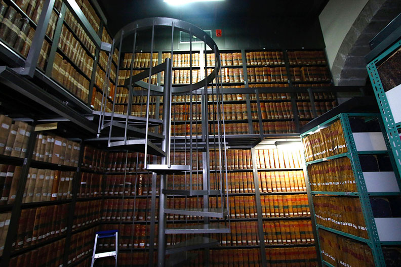Archivo histórico y biblioteca especializada