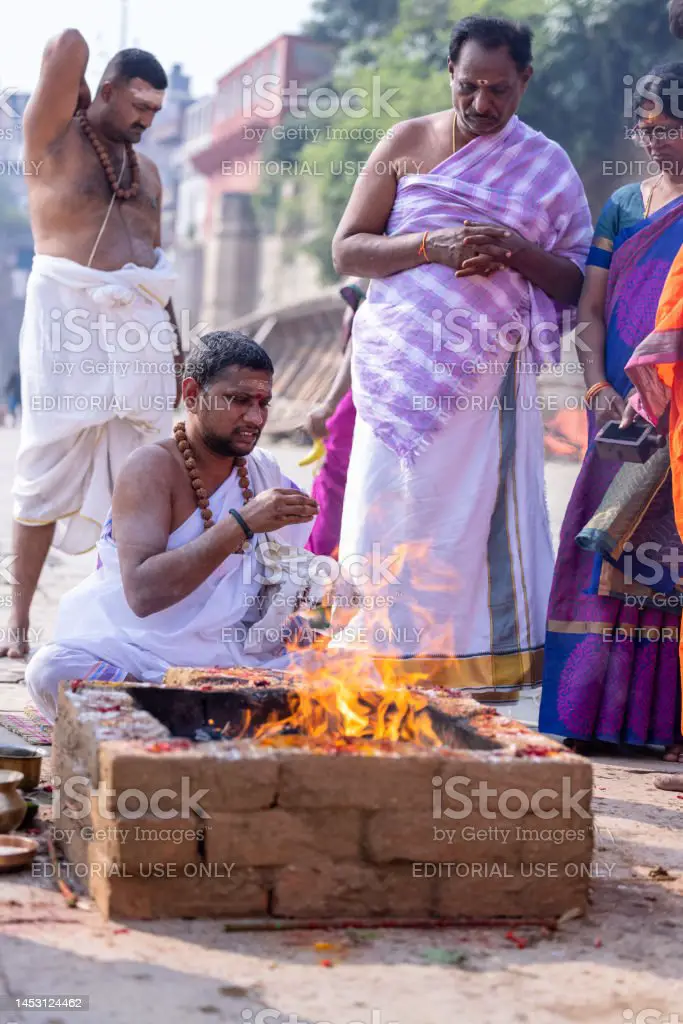 Sacerdotes realizando rituales